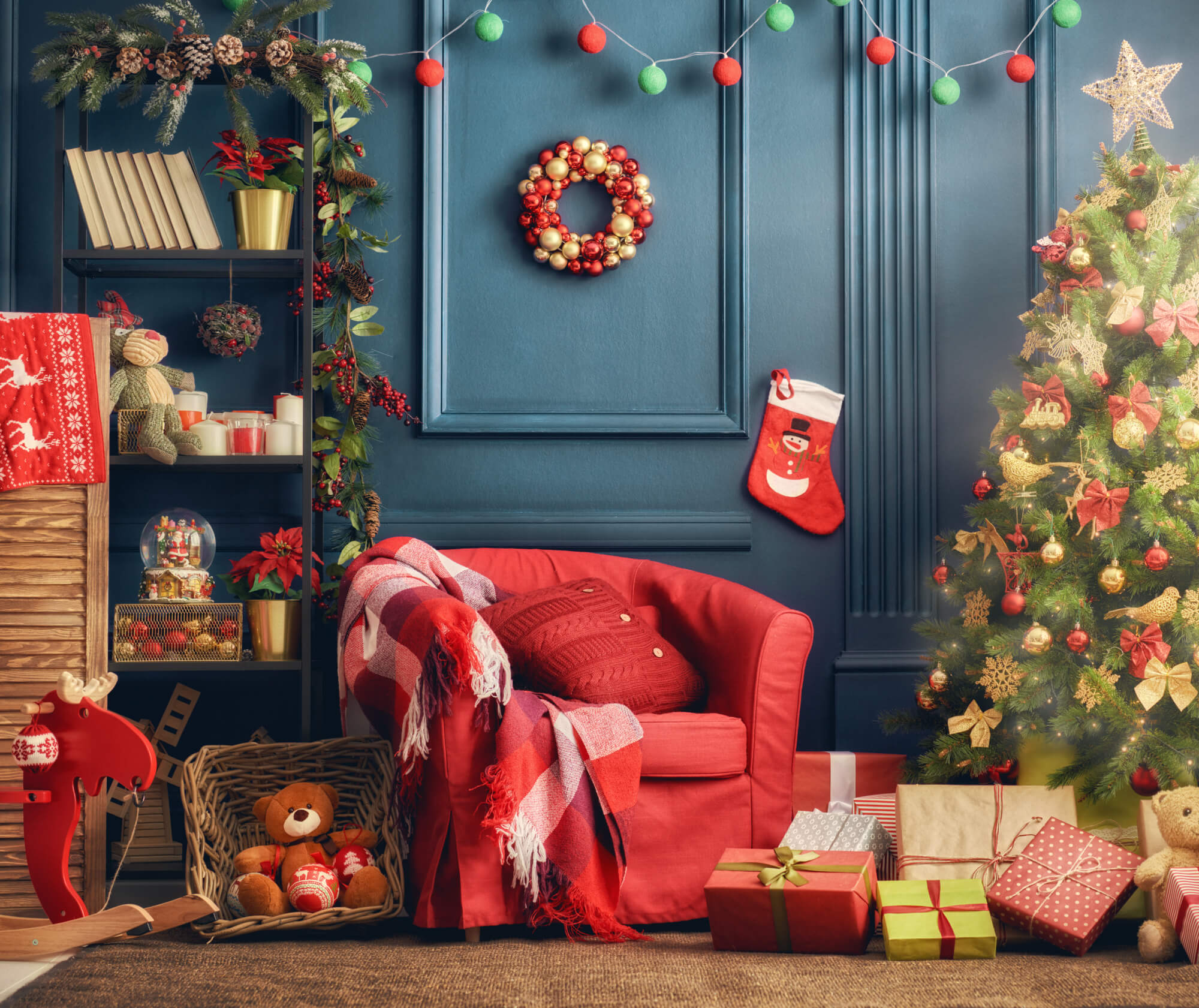 Festive Christmas Wallpapers To Bring Warmth & Joy To Any Device